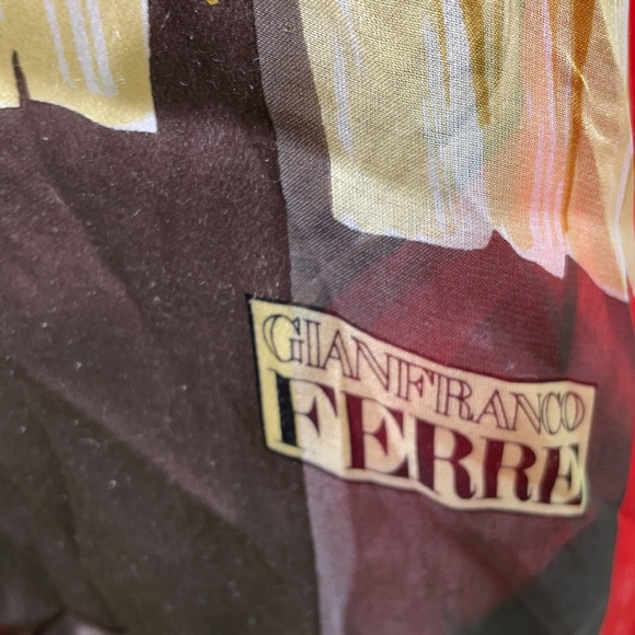 Gianfranco Ferre silk scarf oblong shape, huge - Picture 2 of 8